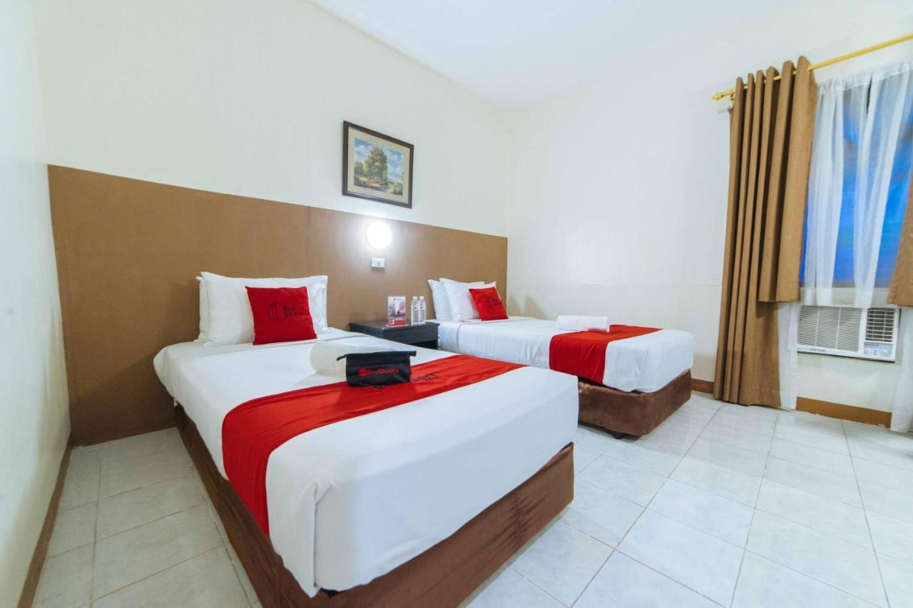 Hotel Reddoorz Premium @ The Ritz Garden Oases Davao Stadt Exterior foto