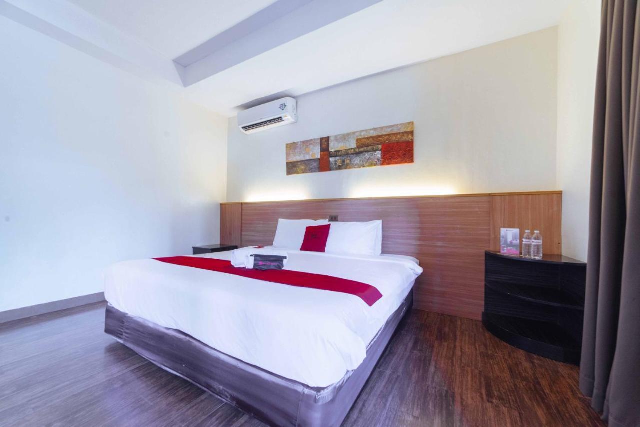Hotel Reddoorz Premium @ The Ritz Garden Oases Davao Stadt Exterior foto
