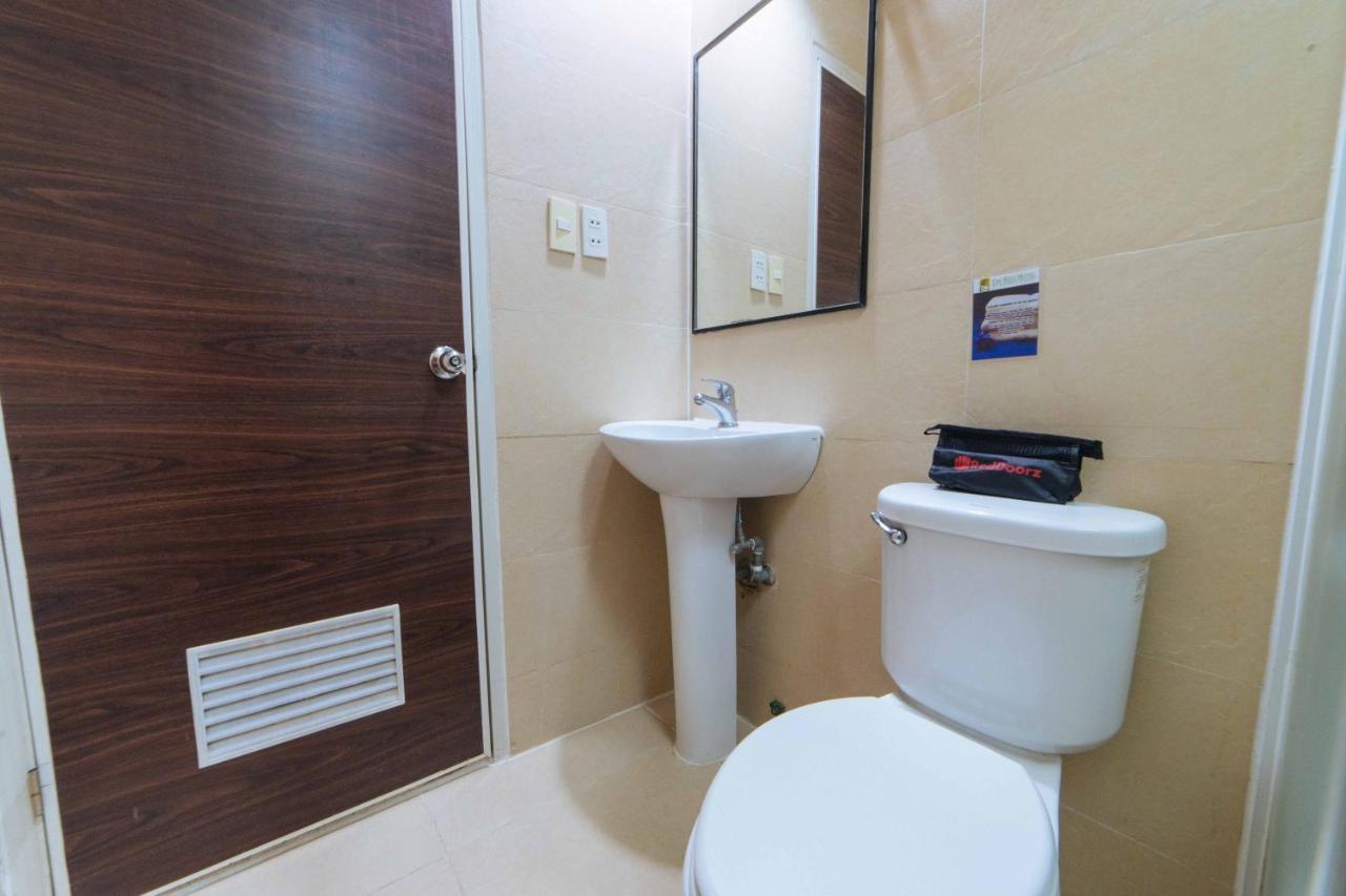 Hotel Reddoorz Premium @ The Ritz Garden Oases Davao Stadt Exterior foto