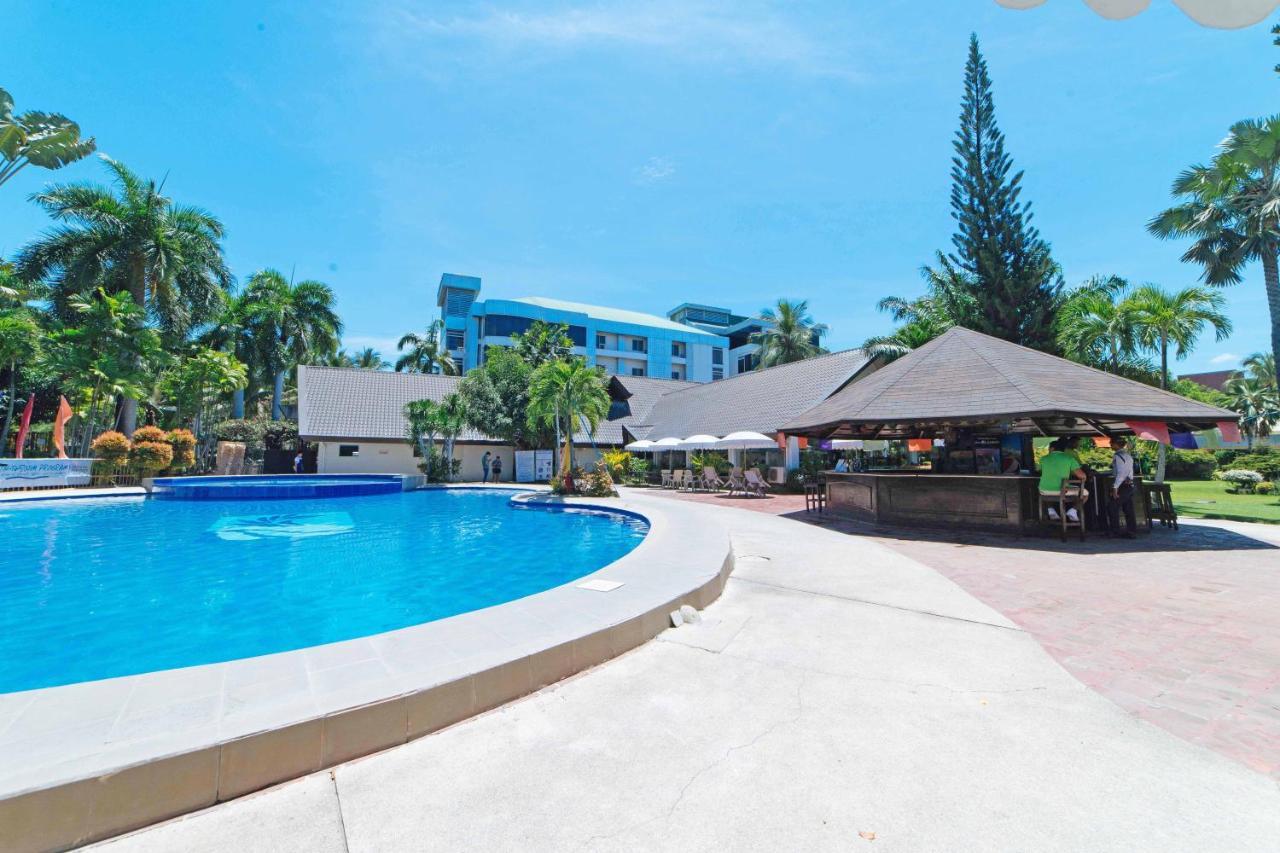 Hotel Reddoorz Premium @ The Ritz Garden Oases Davao Stadt Exterior foto