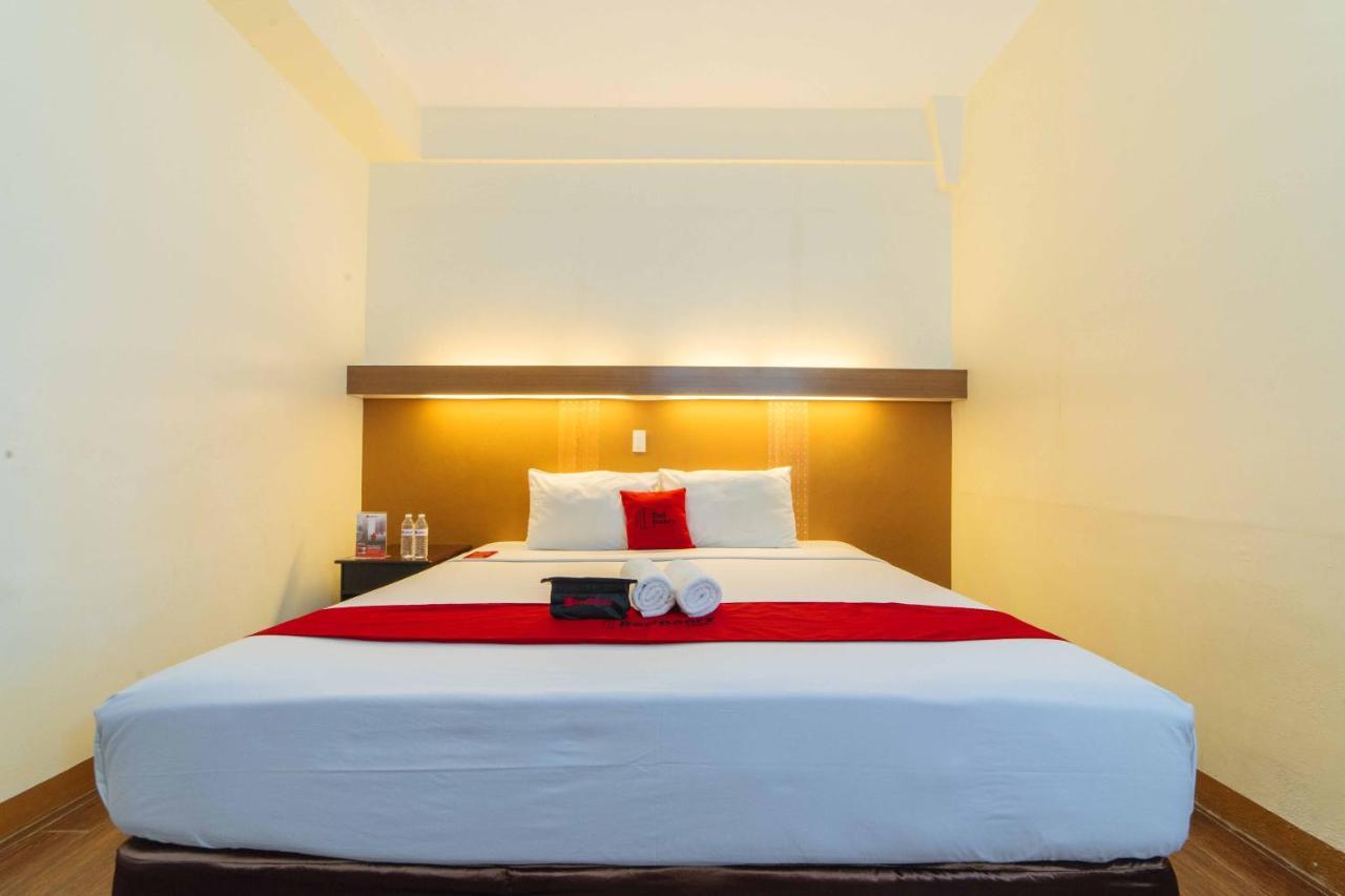 Hotel Reddoorz Premium @ The Ritz Garden Oases Davao Stadt Exterior foto