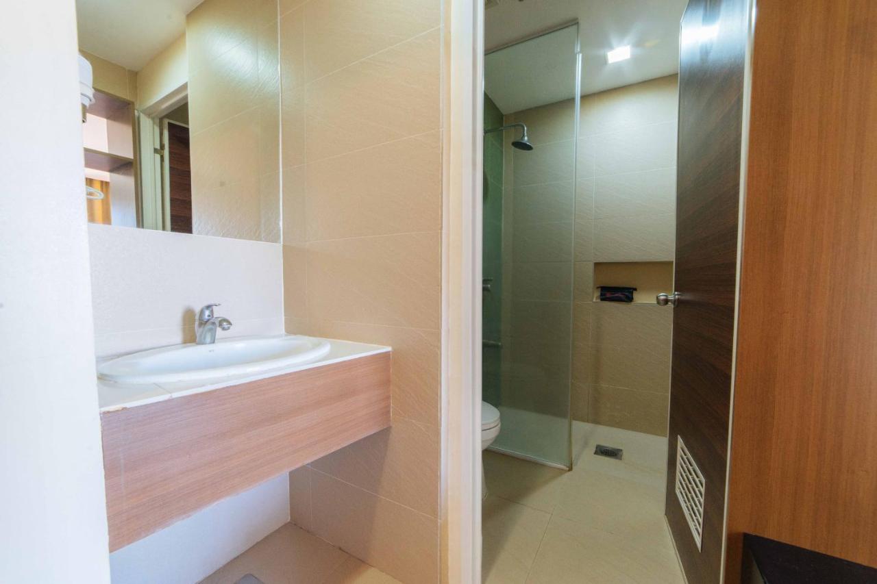 Hotel Reddoorz Premium @ The Ritz Garden Oases Davao Stadt Exterior foto