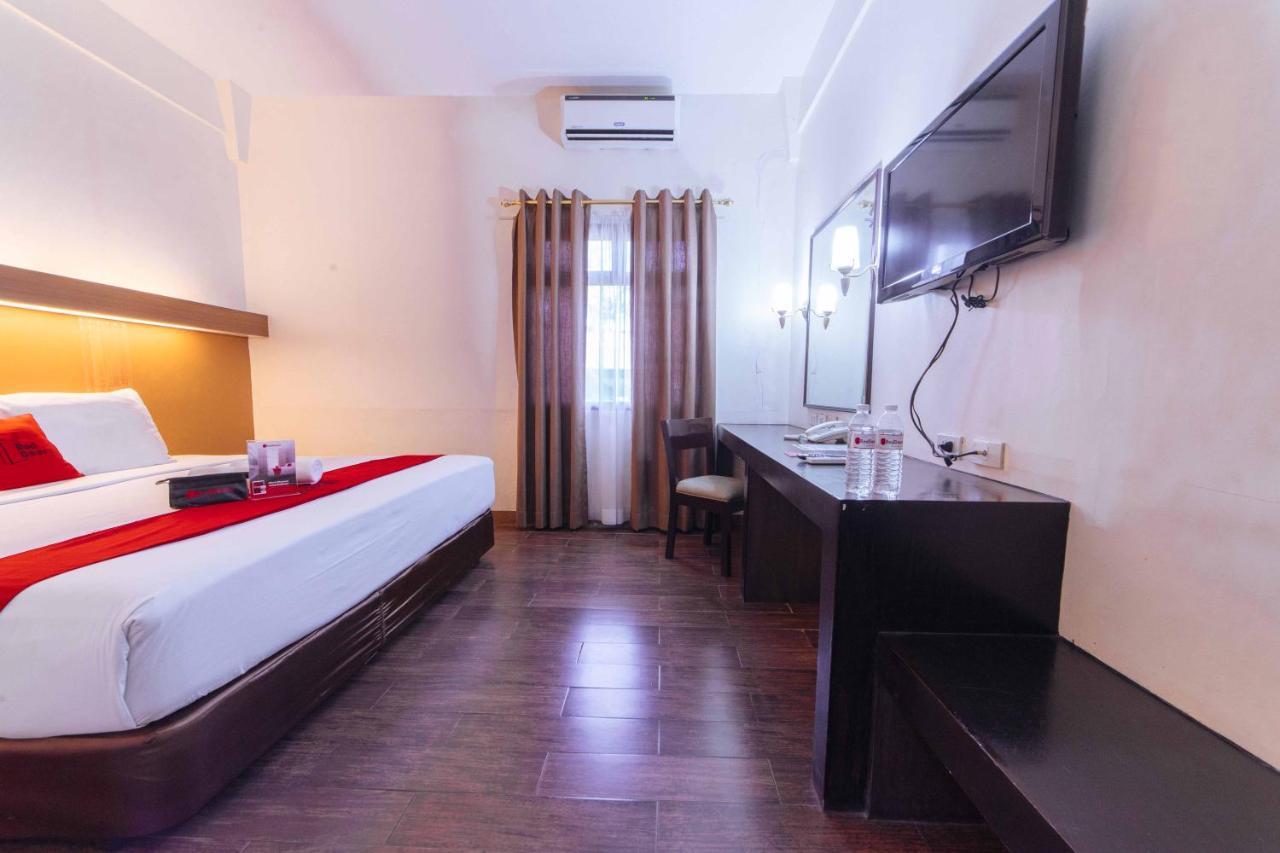 Hotel Reddoorz Premium @ The Ritz Garden Oases Davao Stadt Exterior foto