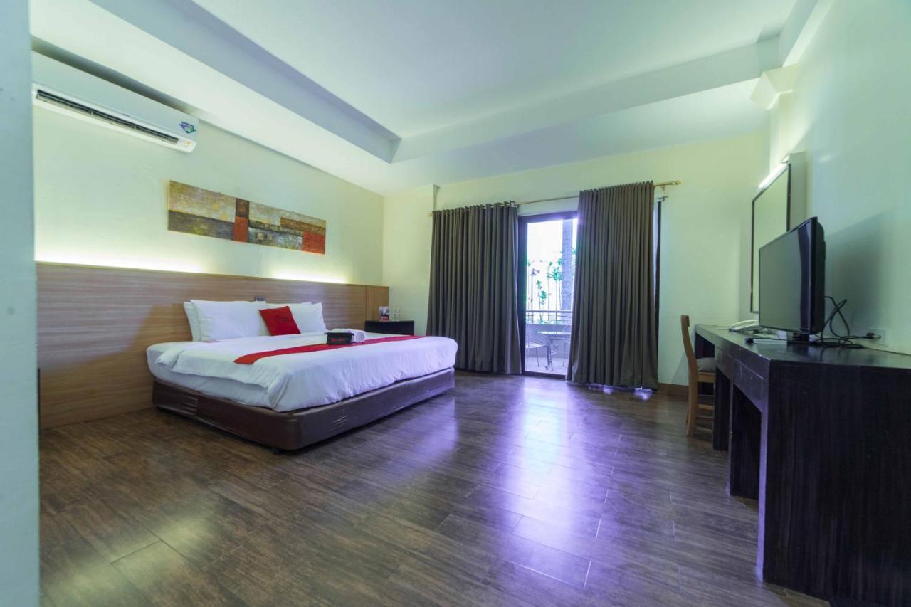 Hotel Reddoorz Premium @ The Ritz Garden Oases Davao Stadt Exterior foto